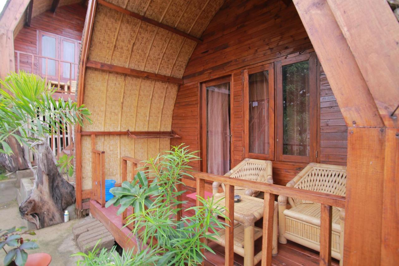 The Golden Ave Bungalow Hotel Gili Trawangan Bagian luar foto