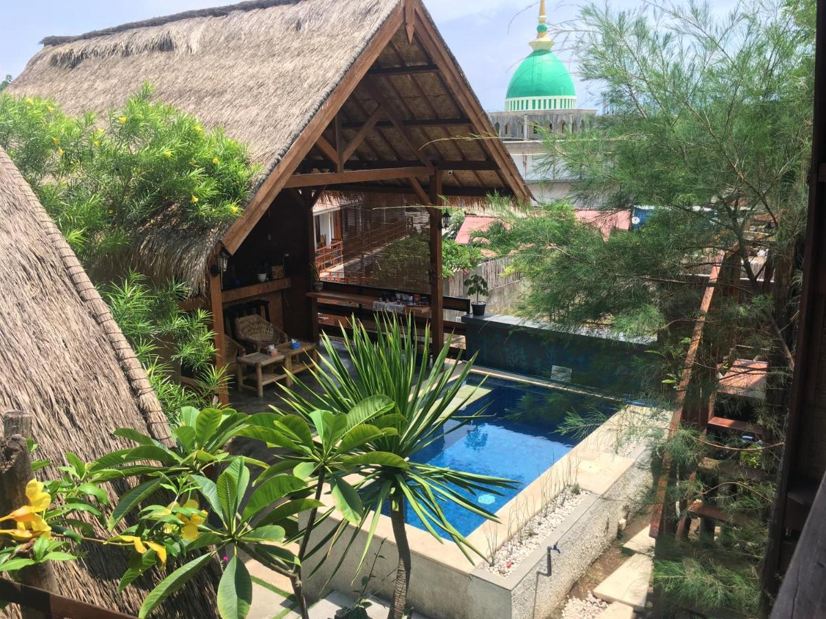 The Golden Ave Bungalow Hotel Gili Trawangan Bagian luar foto